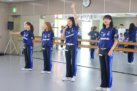 ブルーとシルバーのチアホーン（ガンバ大阪） ブルーとシルバーの