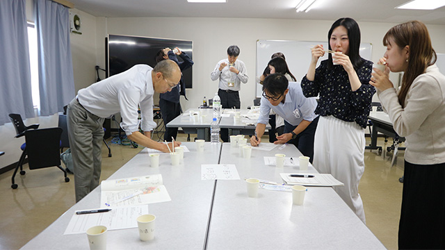 試食シーン